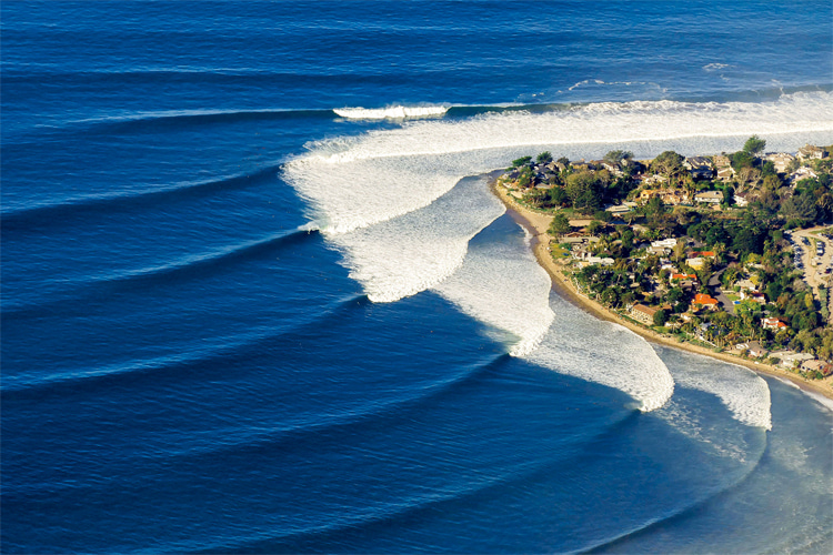 Rincón Point, California: wave diffraction in action | Photo: Woody Woodworth