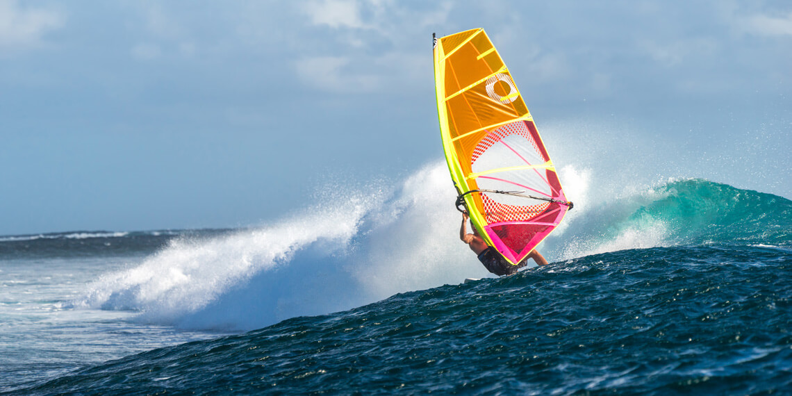 Windsurfing: get the right board and sail for you favorite sailing discipline | Photo: Shutterstock