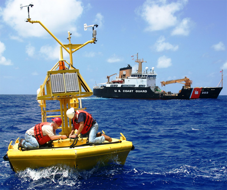 Ocean buoys: they are deployed in open ocean by national meteorological centers | Photo: NOAA