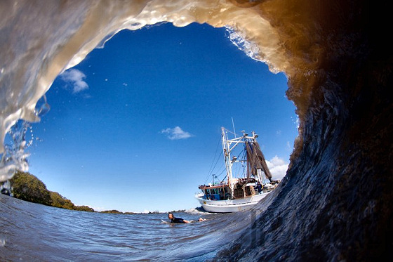 Artificial waves: boats can give a helping hand | Photo: Ryan Williams