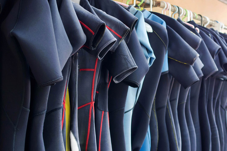 Wetsuits: get a good clean and conditioner to make your second skin last longer | Photo: Shutterstock