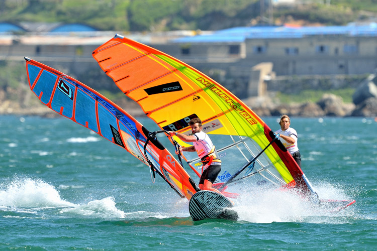 Windsurfing: get fast and competitive in Slalom races | Photo: Carter/PWA