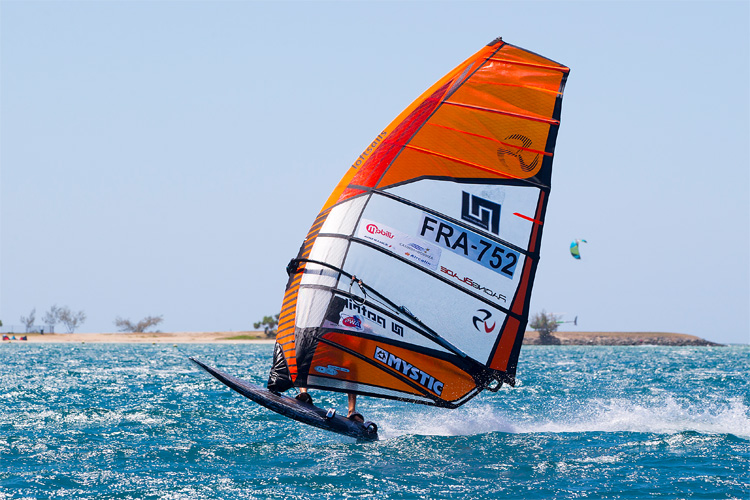 Windsurfing sails: learn how to make the right buying decisions | Photo: Carter/PWA
