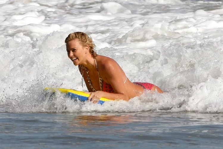 Charlize Theron: she loves riding waves