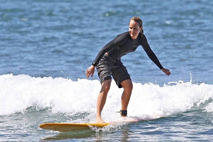 Helen Hunt: perfect surf stance