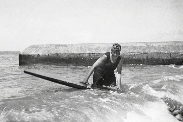 Agatha Christie: surfboards can kill, too | Photo: The Christie Archive Trust