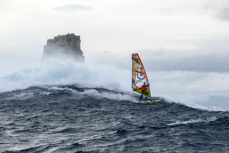 Alastair McLeod: the first windsurfer to ride the monster waves of Pedra Branca | Photo: Red Bull