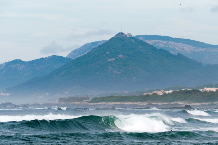 Praia da Arda: a beach break heaven offering multiple peaks | Photo: To Mané/SCV