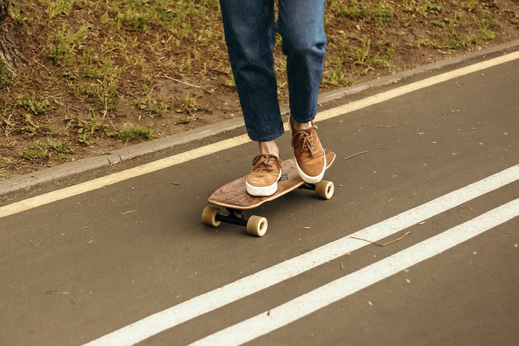 Skateboarding speed: good asphalt is generally faster than tarmac | Photo: Goncharenok/Creative Commons