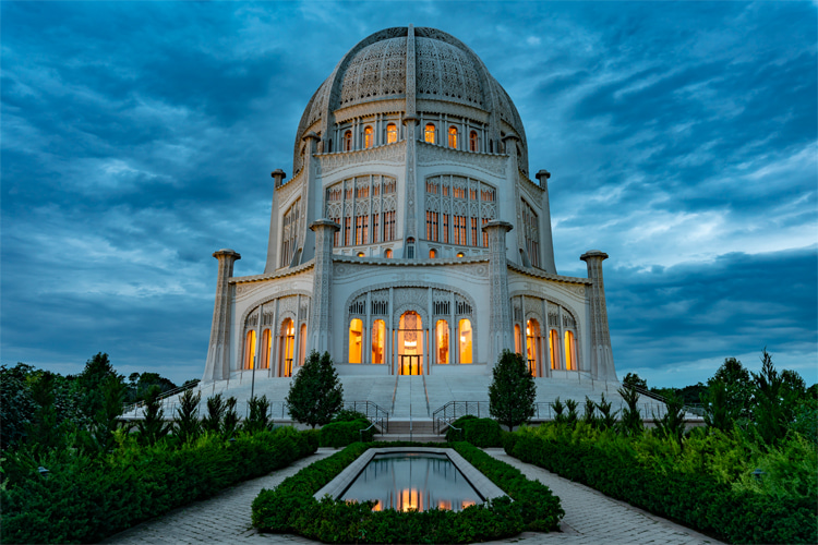 Baha'i Faith: Tom Morey believed that God periodically reveals his will through divine messengers | Photo: Creative Commons