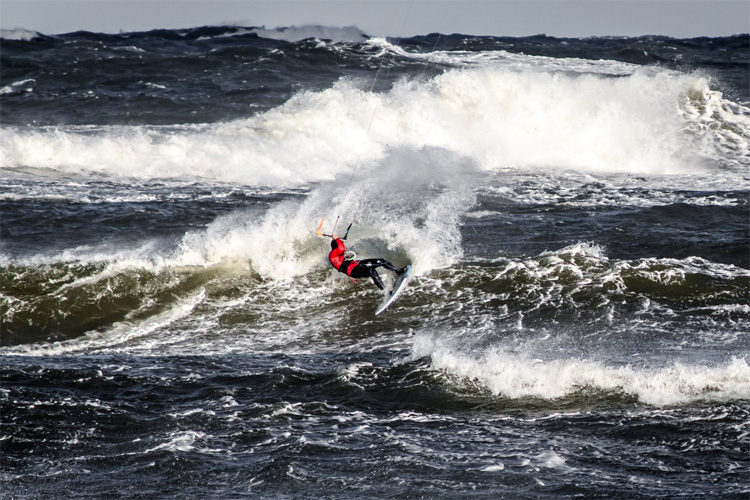 2018 Baltic Kite Wave Jam: wave kitesurfing in extreme conditions | Photo: Ryszard MazuryWave