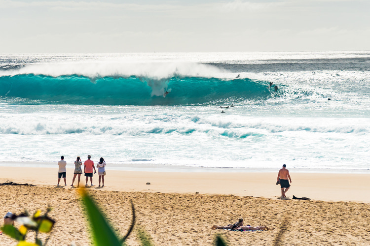 Banzai Pipeline: the wave was first ridden by Phil Edwards in mid-December 1961 | Photo: Shutterstock