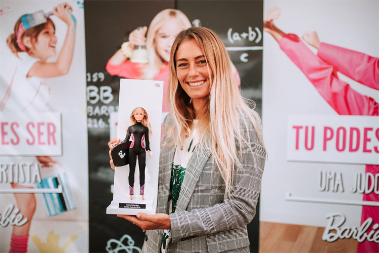 Joana Schenker: she's a Barbie girl on a boogie board | Photo: Barbie