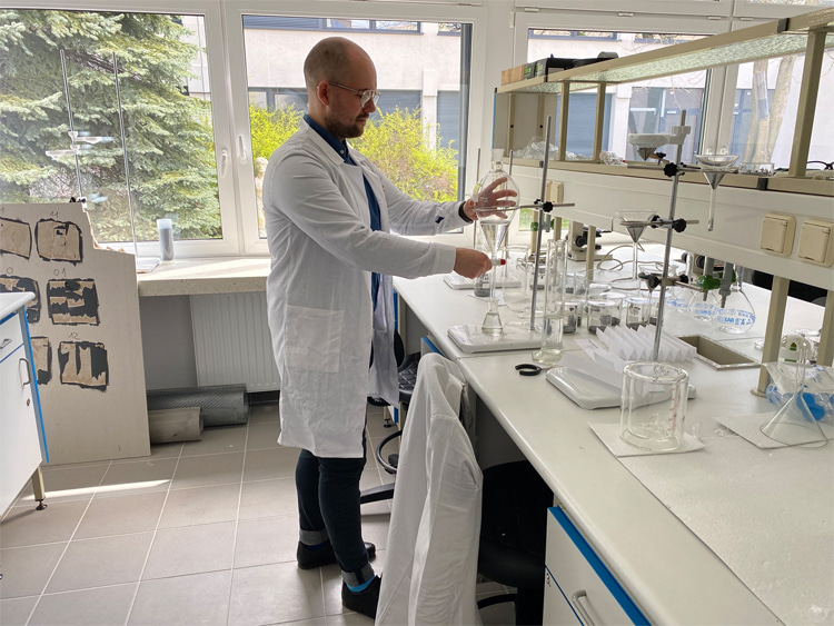 Bartosz Kruszk: the CEO and co-founder of Poland's Nanoseen at work in his lab | Photo: Nanoseen