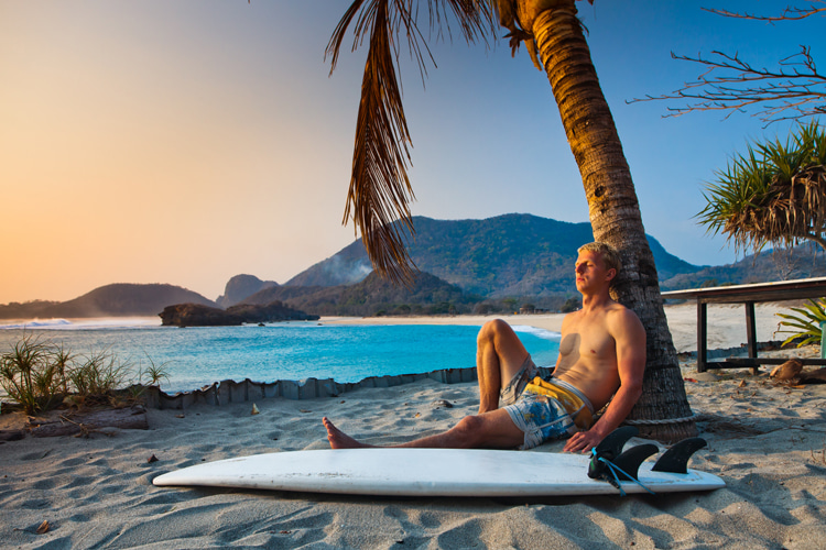 Beach bum: a surf-style, ocean-oriented, laid-back way of life | Photo: Shutterstock