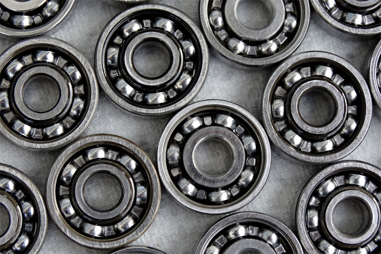Bearings: a complete skateboard has eight bearings, two per wheel | Photo: Creative Commons