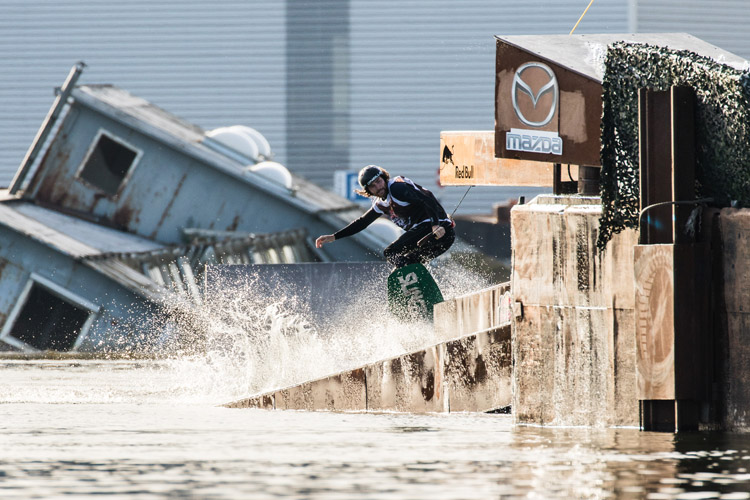 Ben Leclair: riding at the Red Bull Wake of Steel 2016, in Linz, Austria | Photo: Greindl