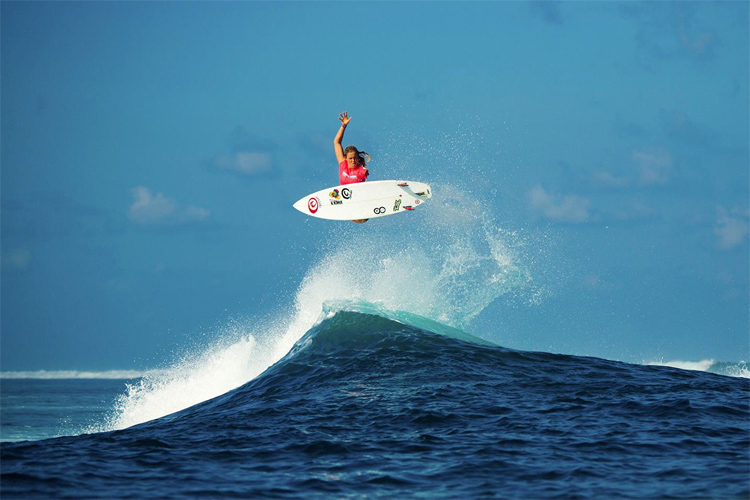Bethany Hamilton: she surfs and does airs with one arm | Photo: Rip Curl