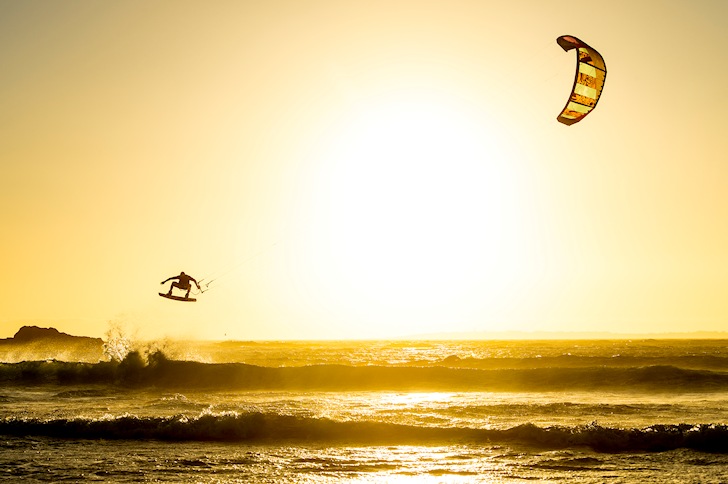 Big airs in kiteboarding: speed means more hang time | Photo: Red Bull King of the Air