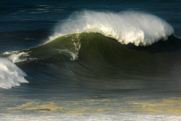Big wave surfing: a business like many others | Photo: Red Bull