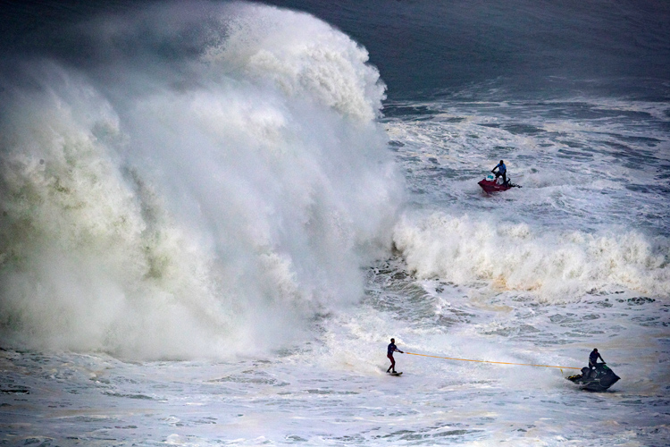 Water safety teams: not all big wave tow surfers are rescue ski pilots | Photo: WSL