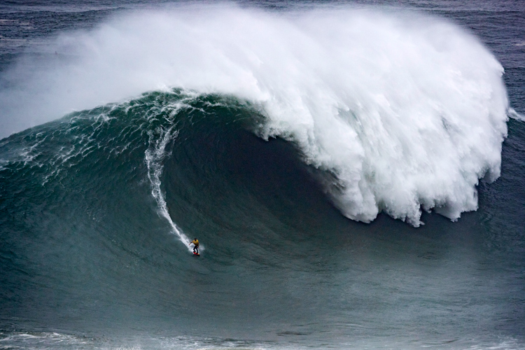 Big wave surfing: surviving waves of consequence in Nazaré | Photo: Poullenot/WSL