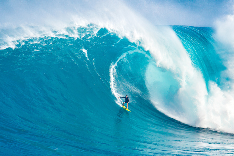 Big wave surfers: they train and exercise the mammalian diving reflex to optimize and lower oxygen consumption | Photo: Shutterstock