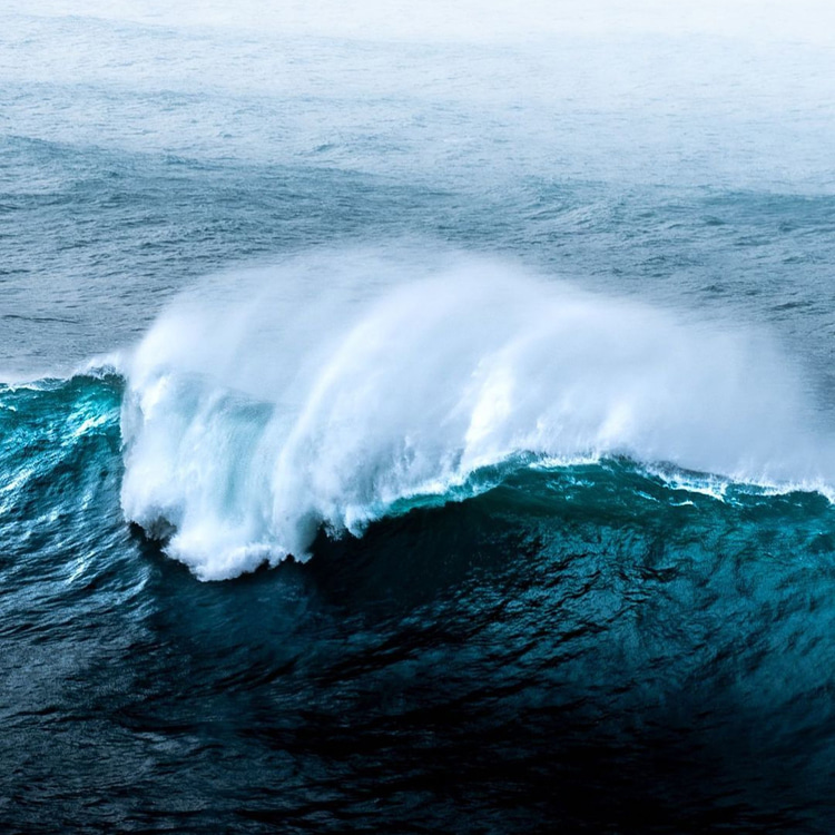 Big waves: the result of swell energy and optimal bathymetric conditions | Photo: Lissenden/Creative Commons
