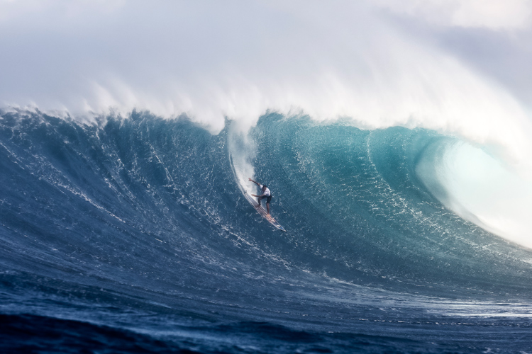 Billy Kemper: a superb display of commitment and courage at Peahi | Photo: Hallman/WSL