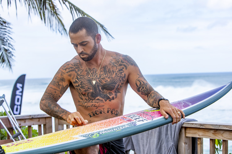 Billy Kemper: waxing up his board for a Pipeline surf contest | Photo: Red Bull