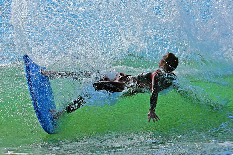 Bodyboarding: you don't necessarily need fins to ride the boogie board | Photo: Nyman/Creative Commons