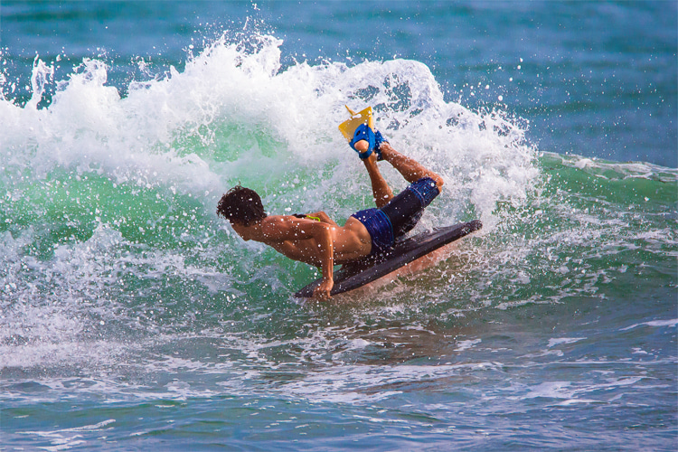Bodyboarding fins: it's easy to lose a flipper in the surf | Photo: Shutterstock