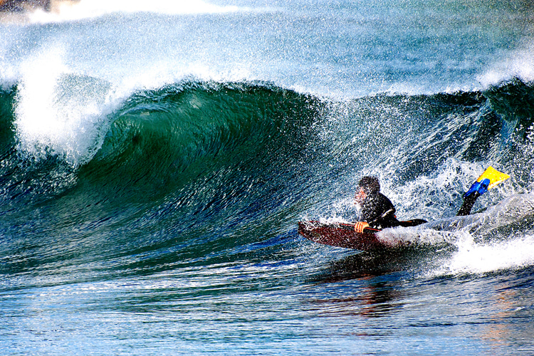 Bodyboarding: pulling out of a wave is a helpful technique that saves time and energy | Photo: Shutterstock