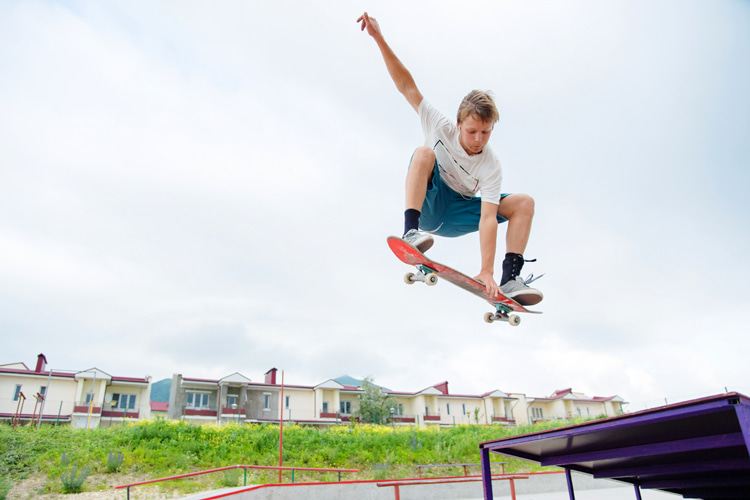 Boneless: a skateboard trick with many variations and styles | Photo: Shutterstock