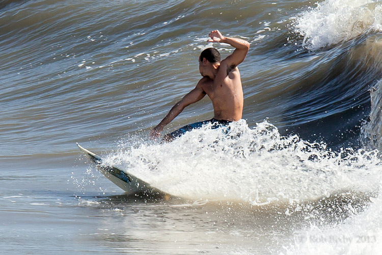 Surfing: the meaning of life can be found in a bottom-turn | Photo: Bixby/Creative Commons