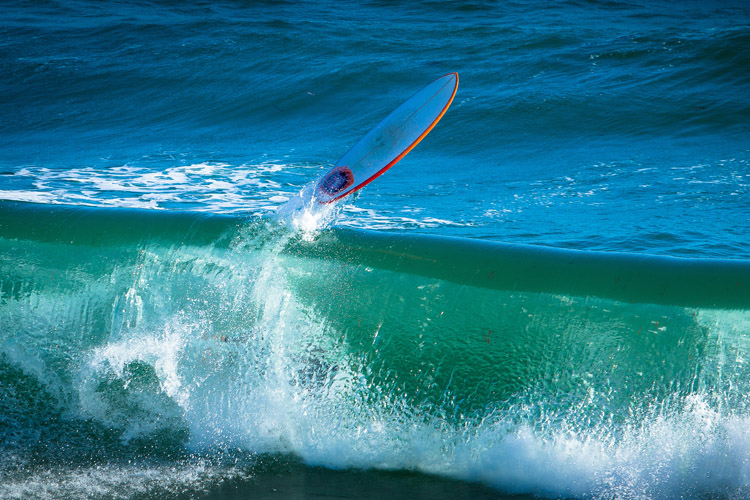Closeout waves: beginners tend to catch all waves | Photo: Shutterstock