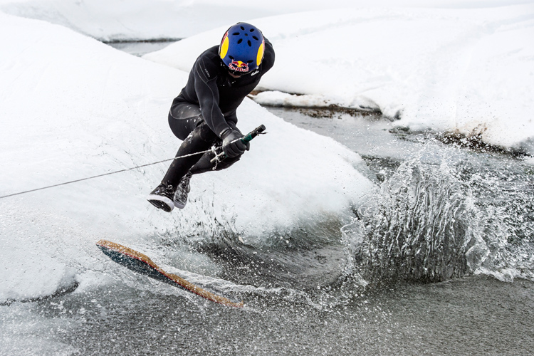Brian Grubb: combining wakeskating with snowboarding | Photo: Red Bull