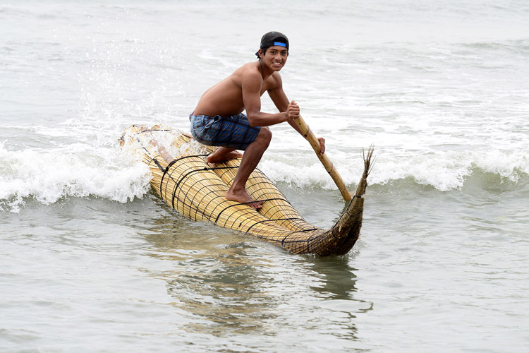 Caballito de Totora: a small reed vessel used bv ancient Peruvian fishermen | Photo: Tweddle/ISA