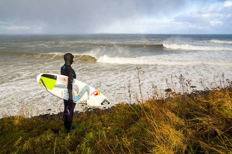 Canada: you'll find perfect waves for surfing where you least expect them | Photo: Burkard/Red Bull