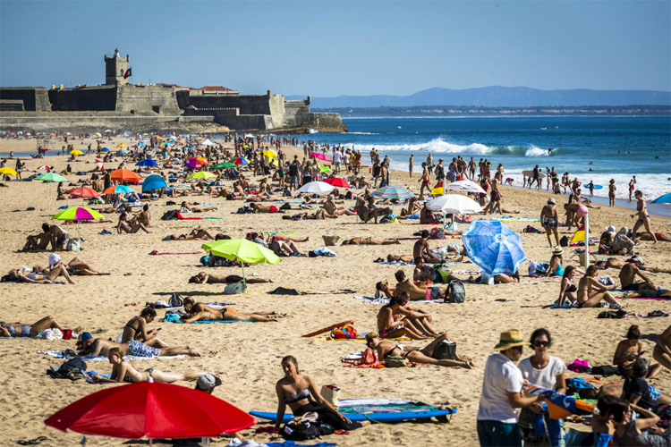 Carcavelos: all Portuguese beaches are closed to the public to help contain the spread of the new coronavirus | Photo: Poullenot/WSL