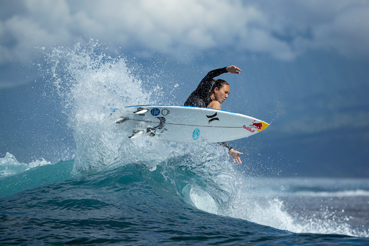 Carissa Moore: a complete female surfer | Photo: Red Bull