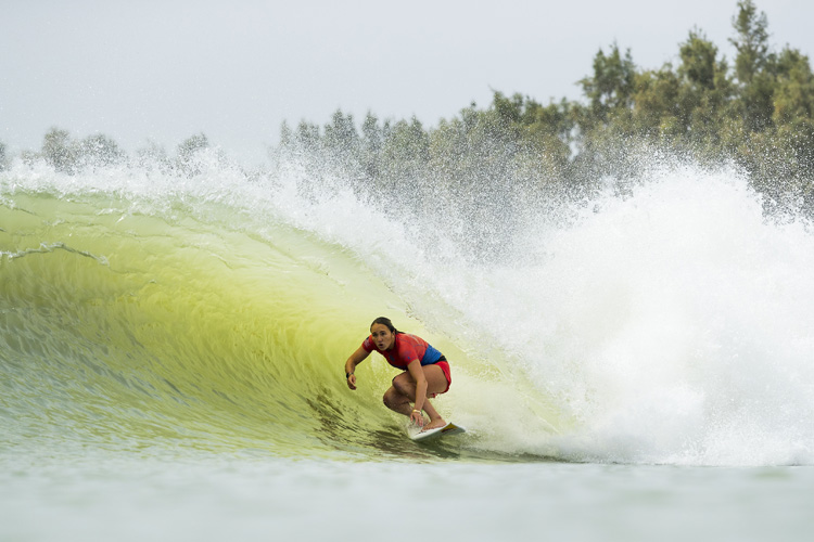 Carissa Moore: she gets barreled even in small tubes like this | Photo: Cestari/WSL