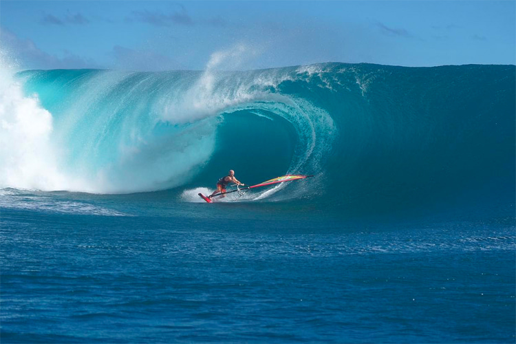 Charles Vandemeulebroucke: getting ready for the worst wipeout of his life at Teahupoo | Photo: Gael Vaast