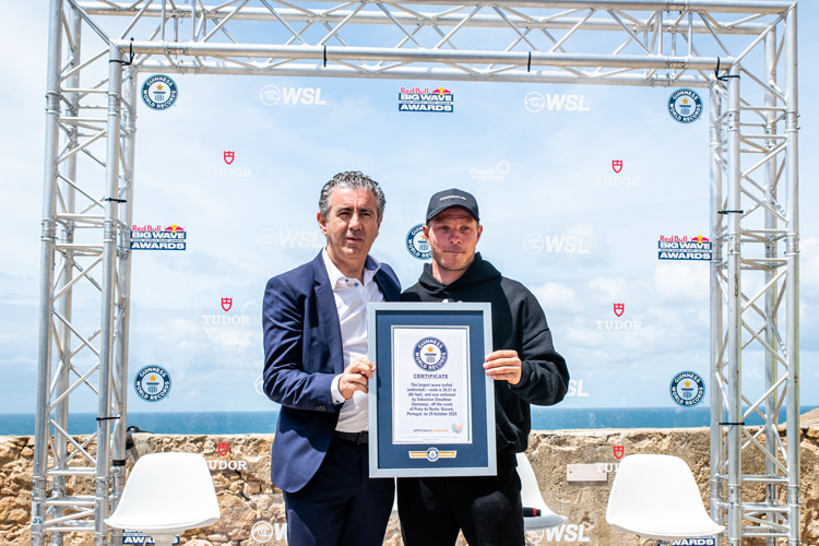 Walter Chicharro and Sebastian Steudtner: the mayor of Nazaré and the Guinness World Record surfer | Photo: Mestre/WSL