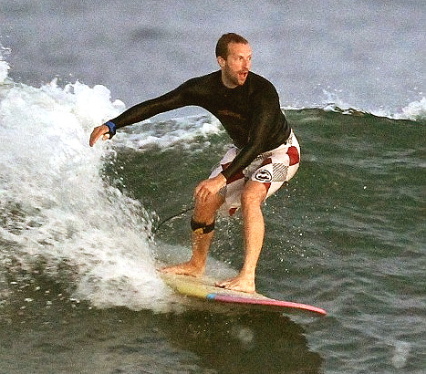 Chris Martin: singing while surfing