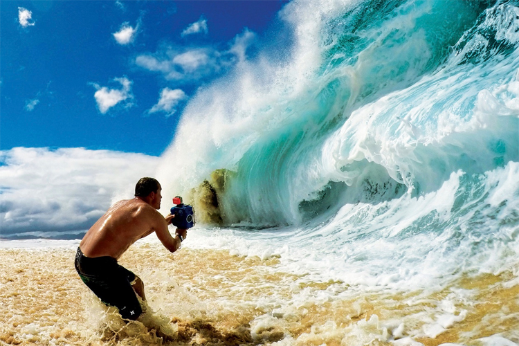 Clark Little: the shorebreak photographer developed a unique technique of shooting breaking waves | Photo: Tharin Rosa