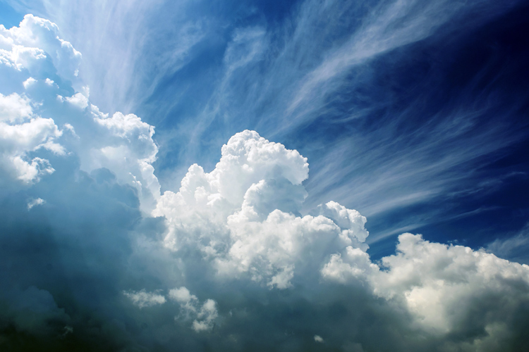Clouds: they can weigh up to 500 tonnes and may travel at 100 miles per hour | Photo: Shutterstock