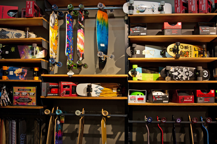 Complete skateboards: skate shops sell quality pre-assembled skateboards | Photo: Shutterstock