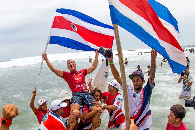 Team Costa Rica: Noe Mar McGonagle kicks off the celebrations | Photo: ISA/Nelly