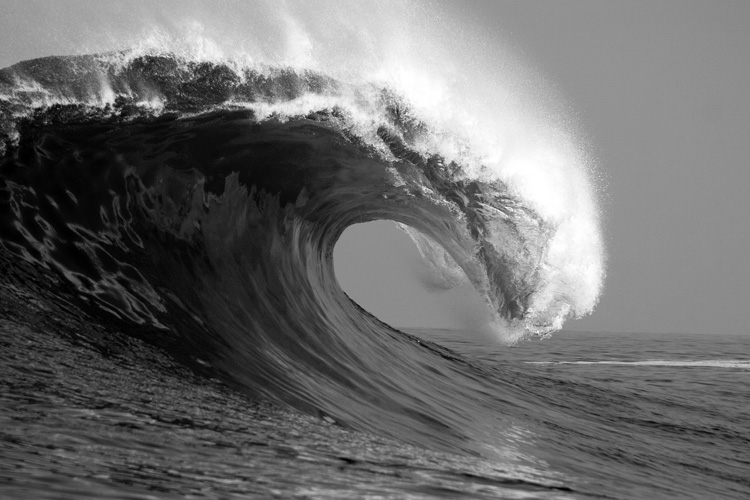 Surfing: big waves have claimed lives of several surfers | Photo: Shutterstock